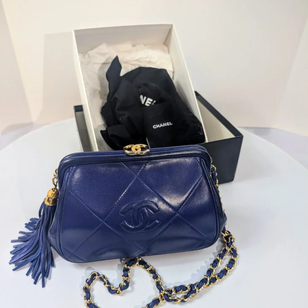 Chanel Vintage Blue Quilted Lambskin Kisslock Tassel Clutch - Picture 2 of 16